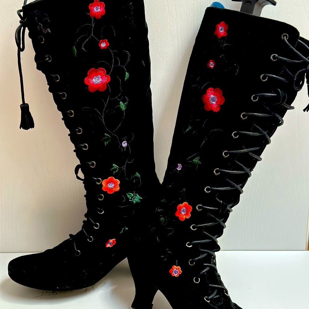 Lace-up boots